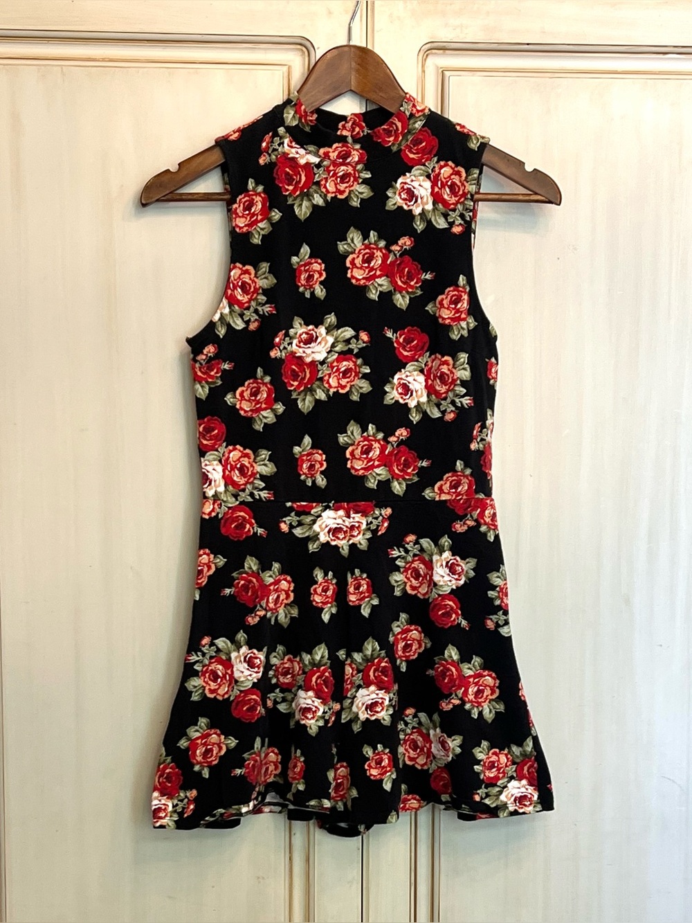 Forever 21 Floral Mock Neck Romper Size Medium M Juniors Black Red Rose